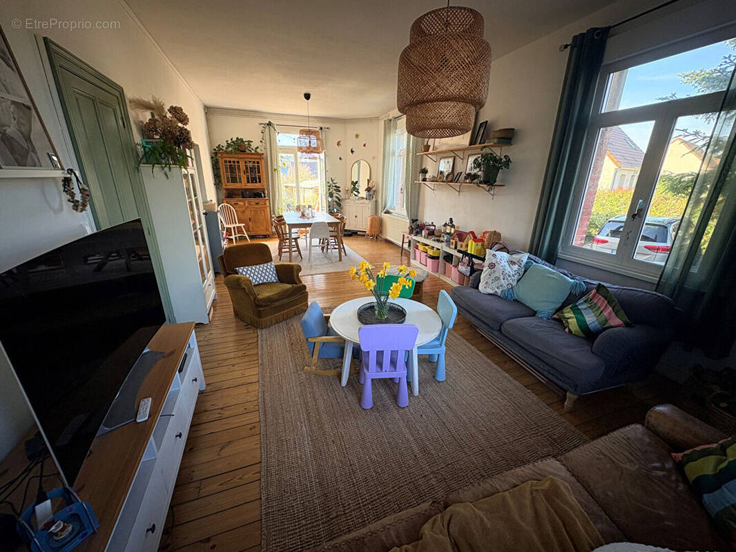 Maison à MOY-DE-L'AISNE