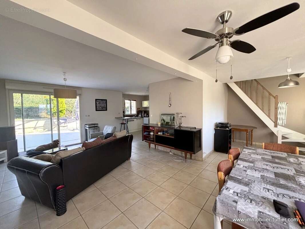 Maison à NUILLE-LE-JALAIS