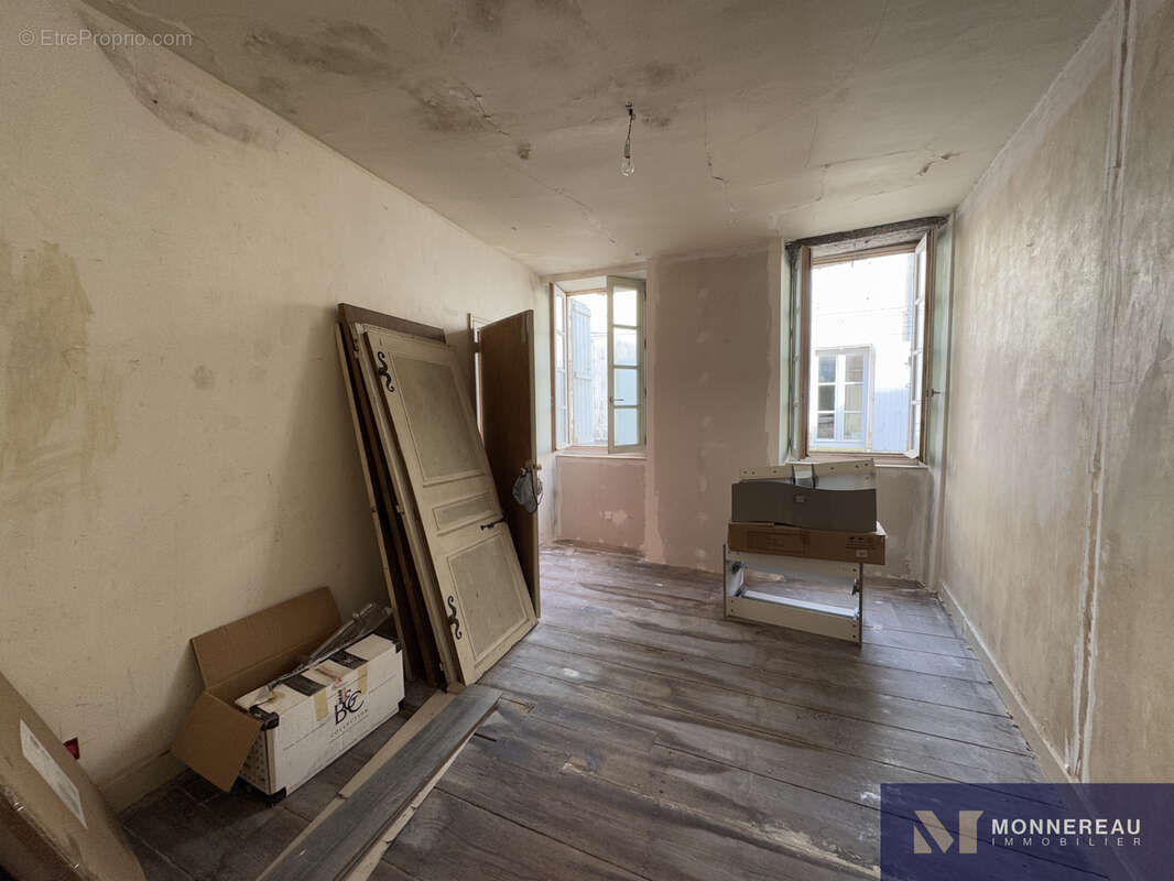 Appartement à BARBEZIEUX-SAINT-HILAIRE