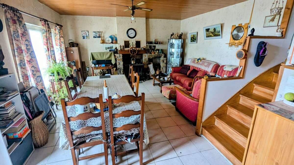 Maison à PLONEVEZ-PORZAY