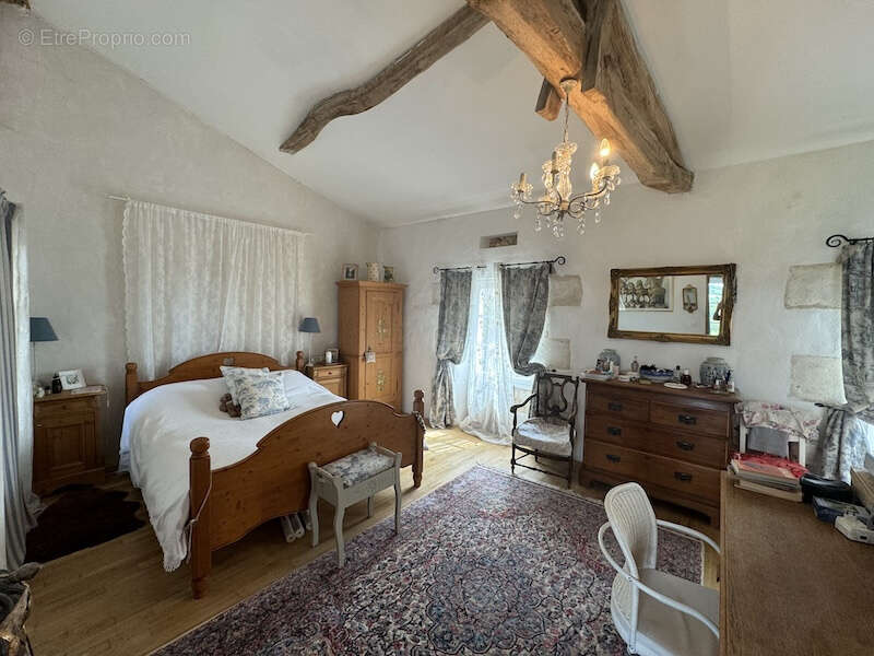 Maison à LUSIGNAC