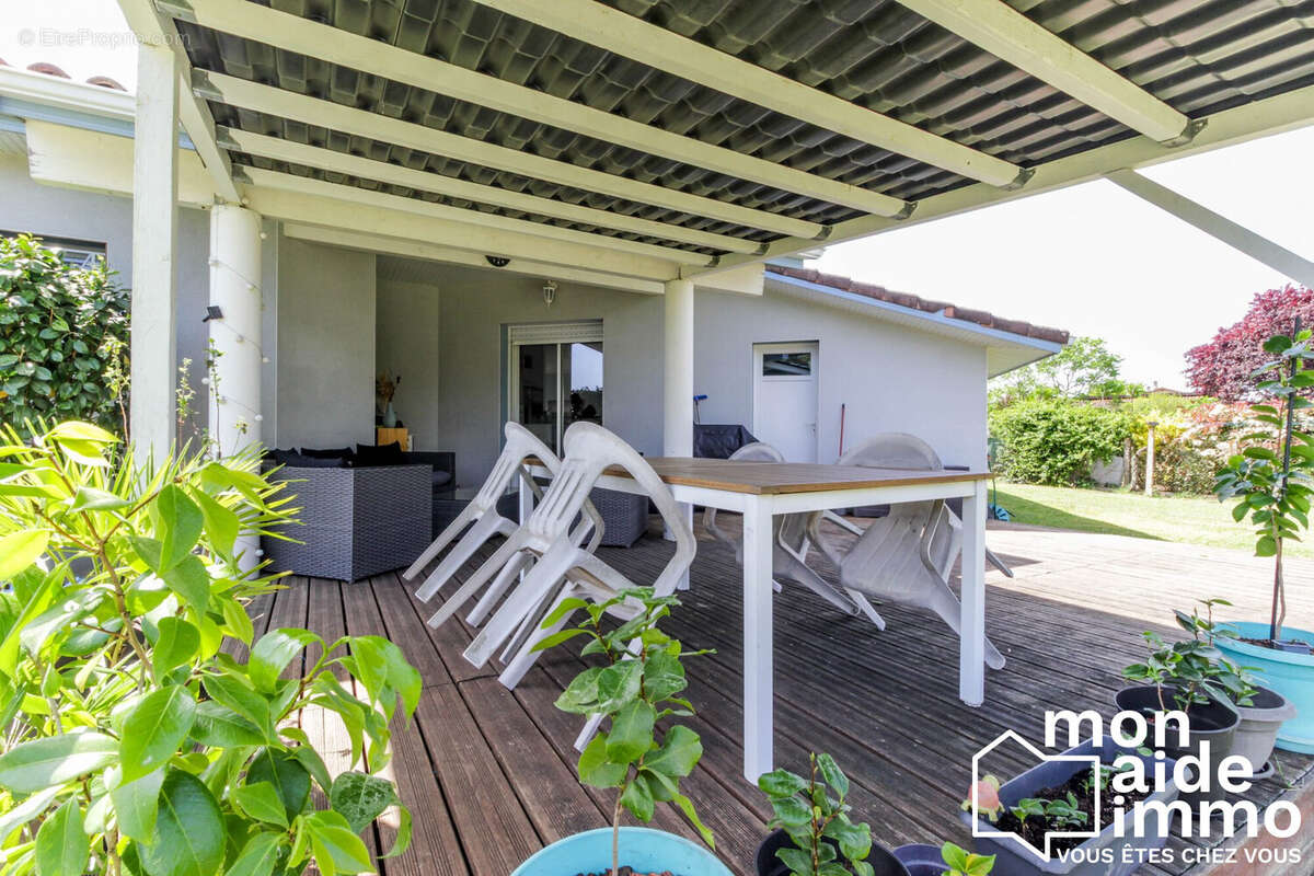 Maison à YGOS-SAINT-SATURNIN