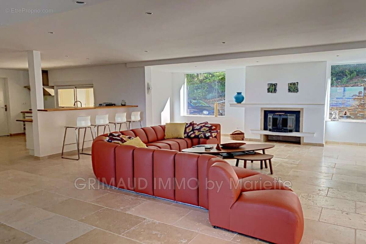 Appartement à LA CROIX-VALMER