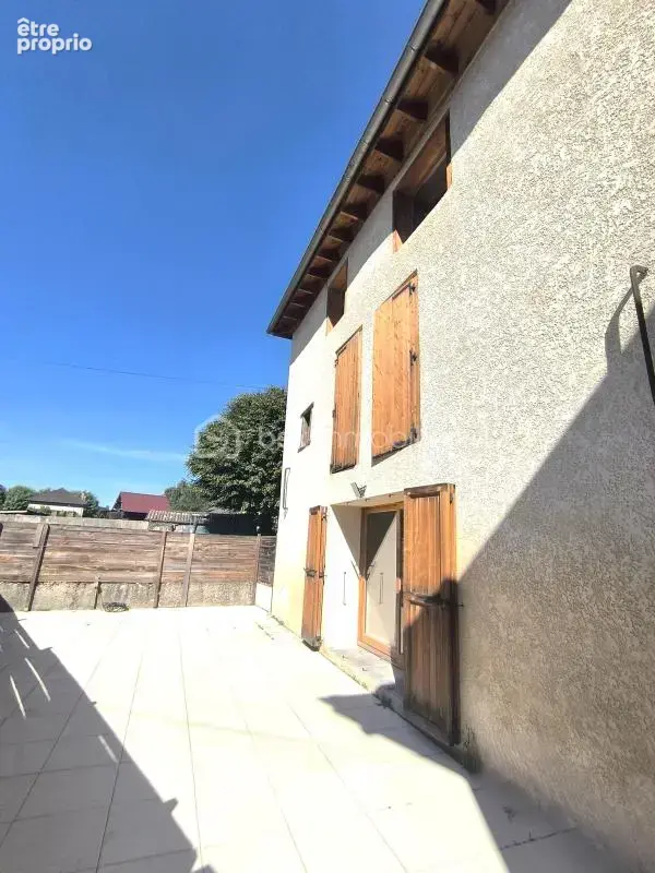  Maison de ville coup de cœur entièrement rénovée avec terrasse de 65 m² - photo 3