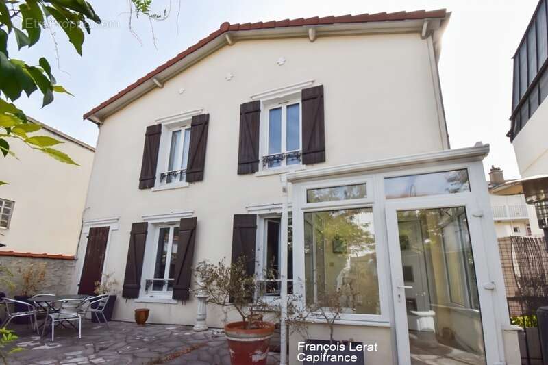 Duplex à vendre 5 pièces SAINT CLOUD (92) - Duplex de 97,05 m² avec cour privative de 45 m² – Saint-Cloud, quartier du Val d'Or  - photo 16