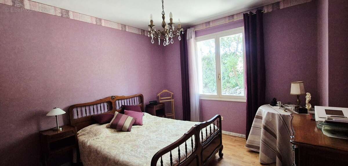 Maison à CEYRESTE