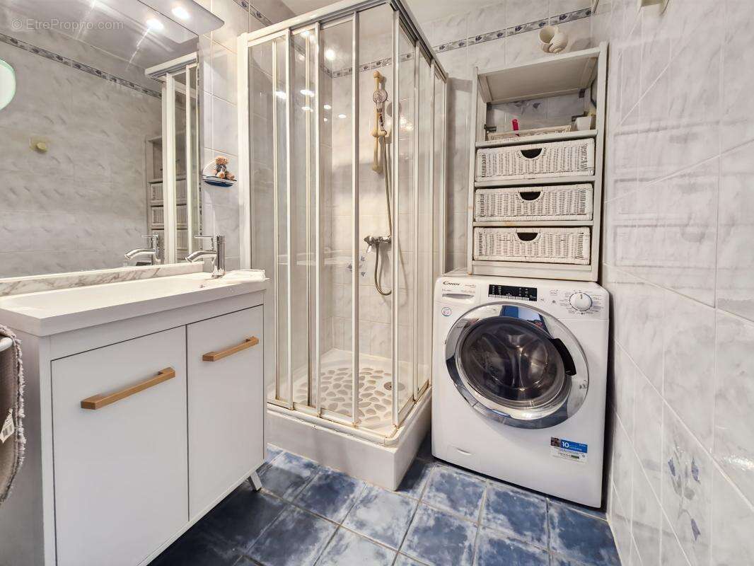 Appartement à ROQUEBRUNE-SUR-ARGENS