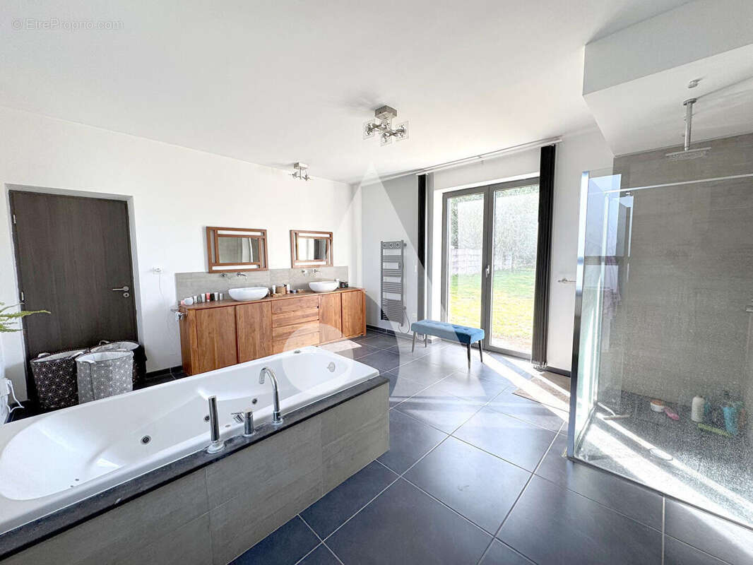 Maison à VIEUX-CONDE