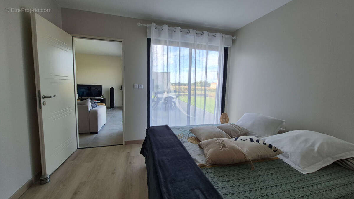 Maison à CORME-ROYAL