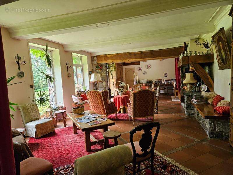 Maison à AVESNES-SUR-HELPE