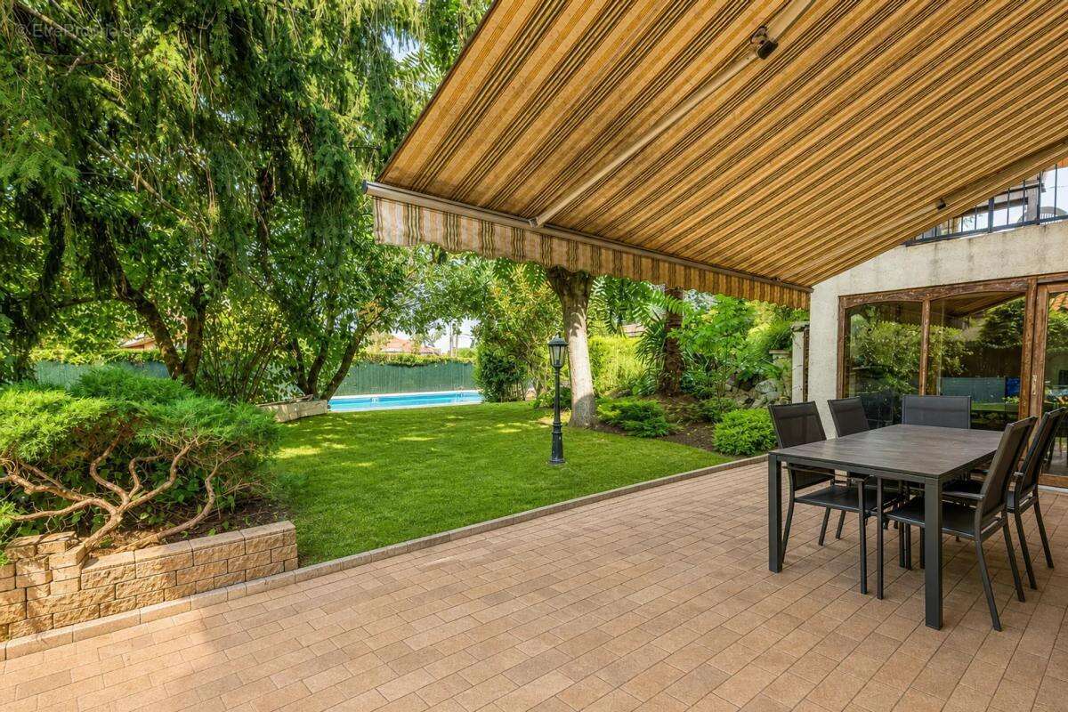 Maison de 7 pièces de 275 m² à Mions - photo 2