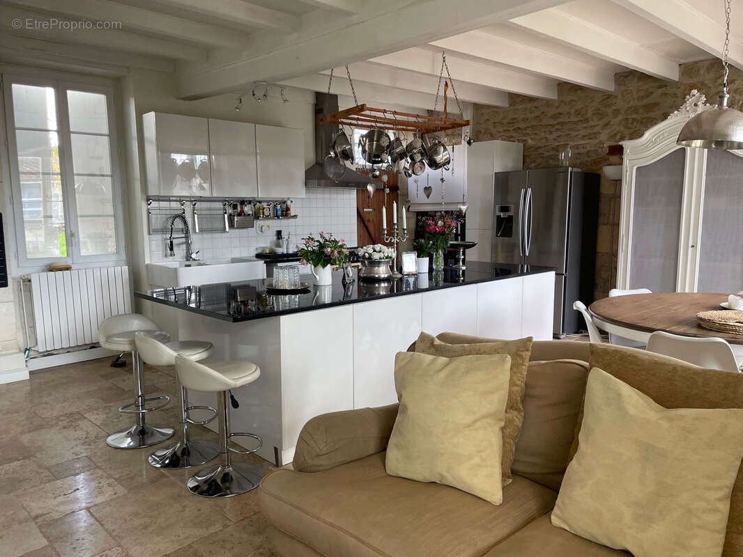 Maison à SAINT-JEAN-D'ANGELY