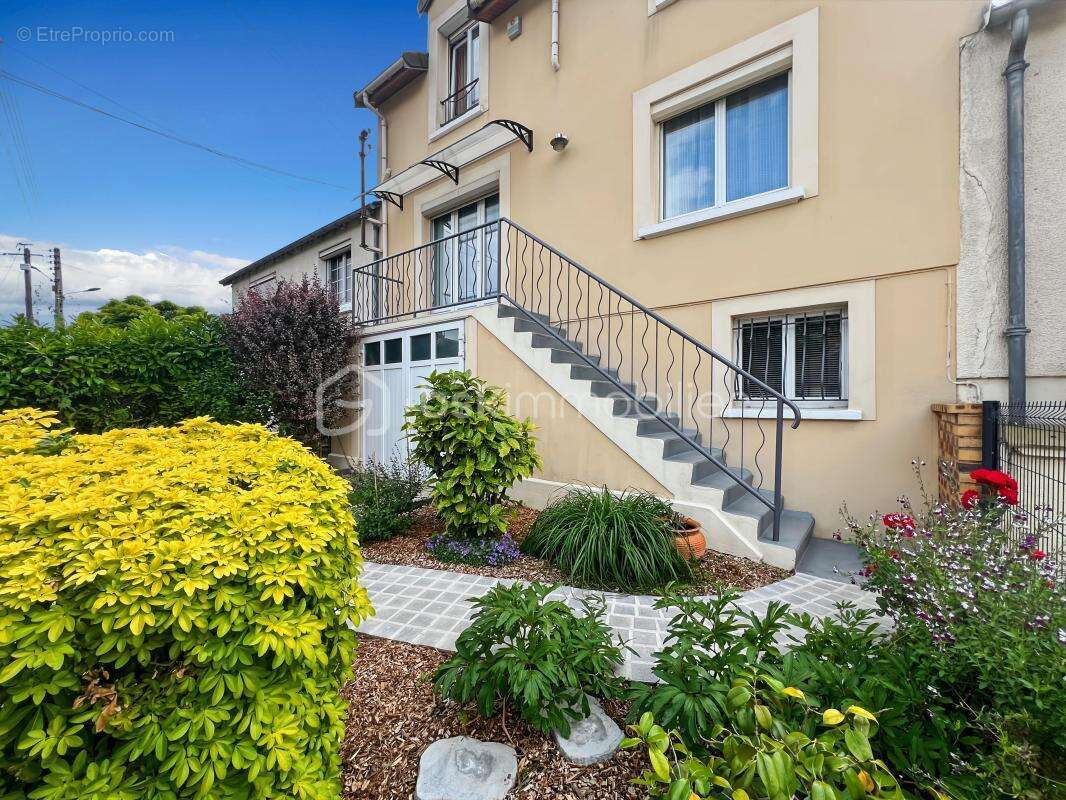 Maison à VIGNEUX-SUR-SEINE