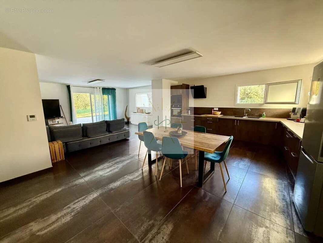 Maison à MONTELIMAR