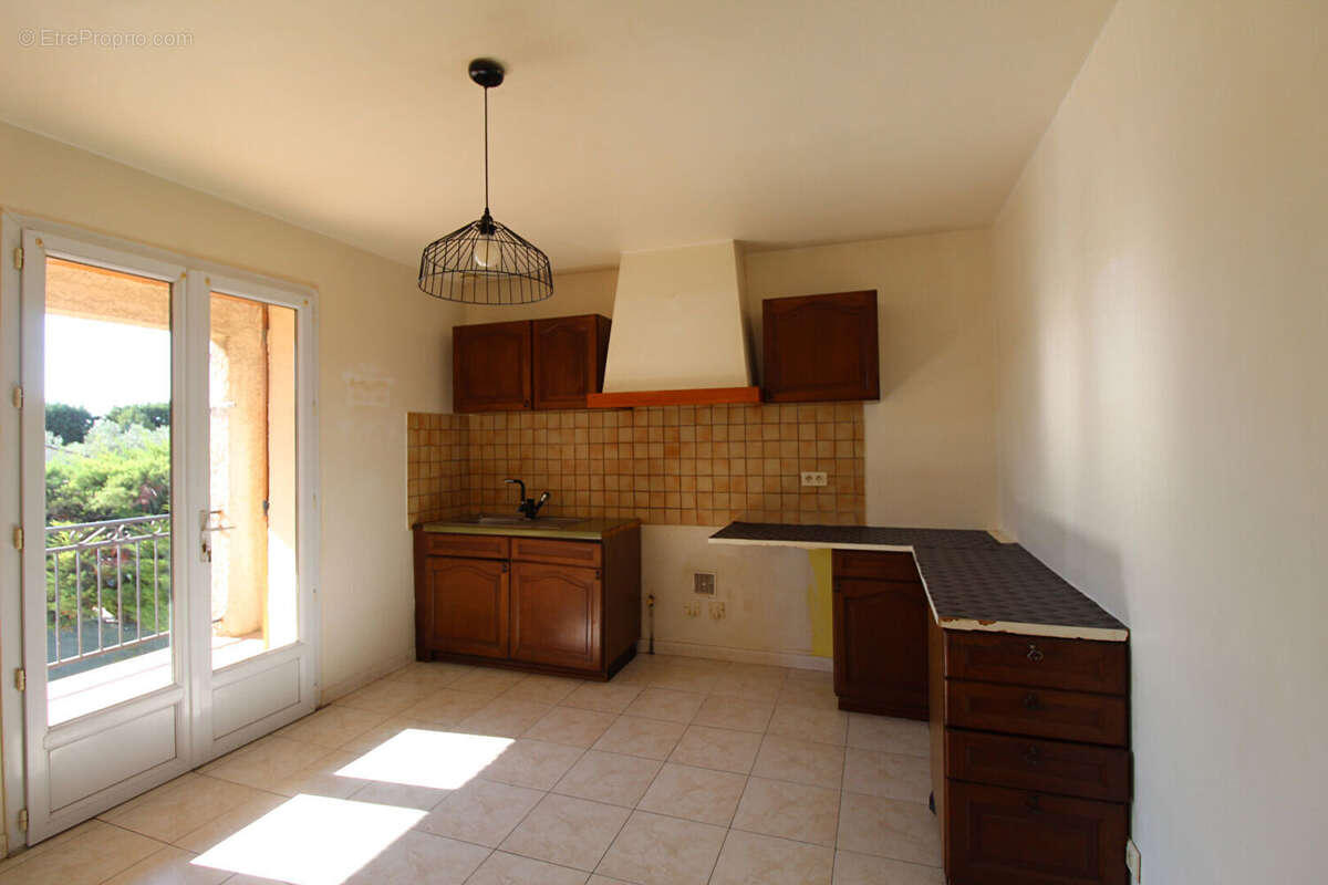 Maison Saint Martin De Crau 6 pièce(s) 120 m2+ terrain au centre ville. - photo 4