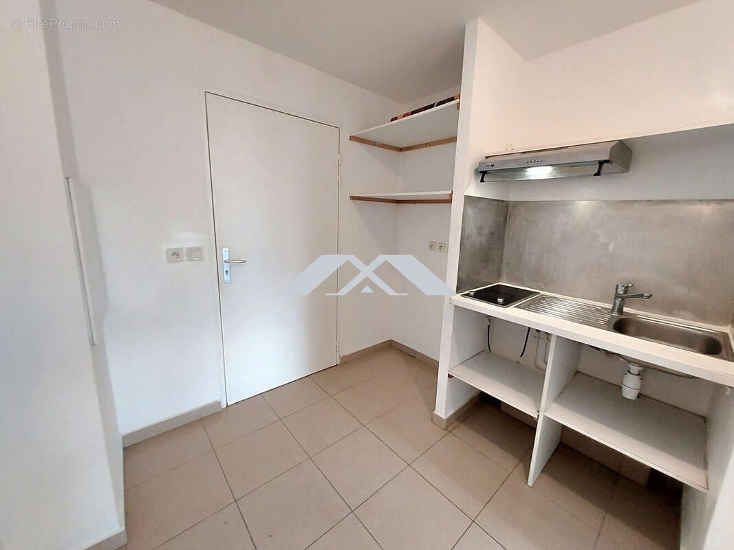 Appartement 21 m² à Saint-Denis  - photo 4