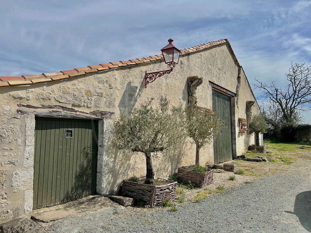 Maison à LAMOTHE-MONTRAVEL