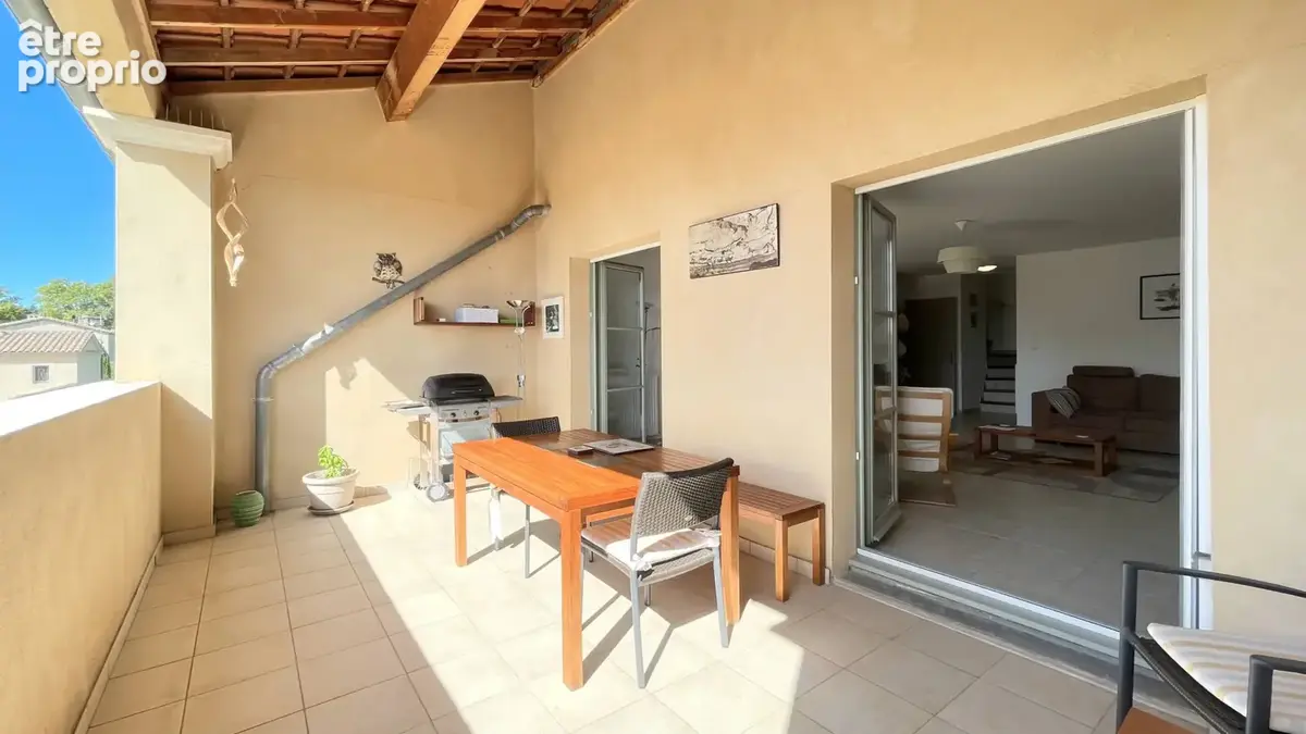 Uzès, lumineux duplex avec deux terrasses et garage, à pied du centre historique - photo 3