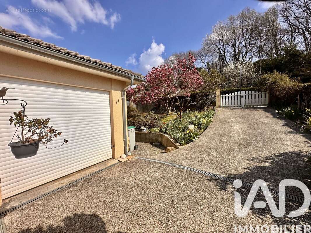 Photo 2 - Maison à JUILLAN