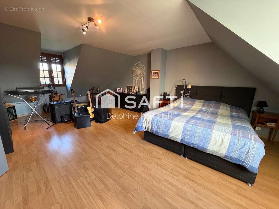 Maison 151 m² à Crepy-En-Valois  - photo 7