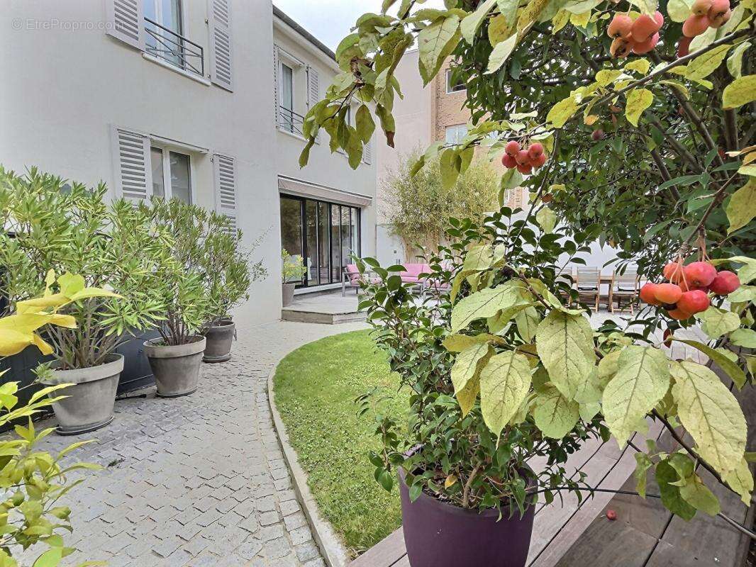 Maison à LA GARENNE-COLOMBES