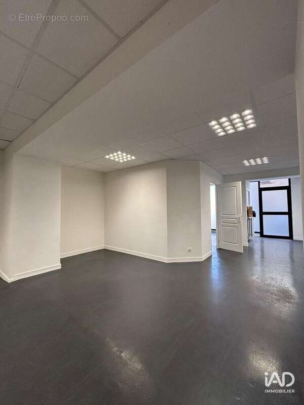 Photo 2 - Commerce à MACON