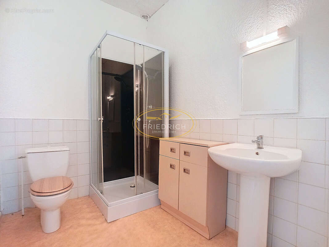 Immeuble de rapport 1 local commercial et 3 appartements avec rapport locatif annuel attendu de 18.000 € - photo 5