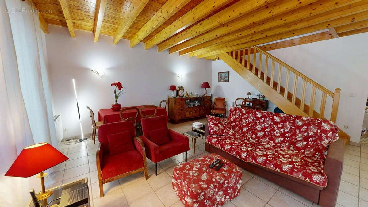 Maison à VEZERONCE-CURTIN