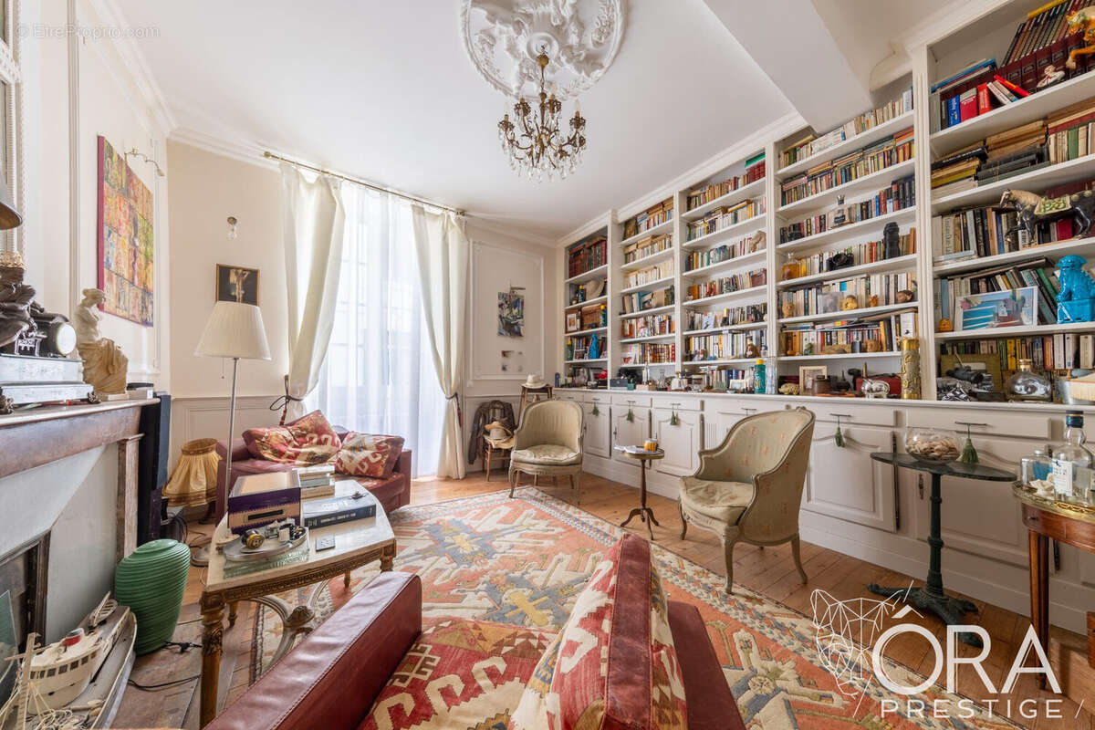 Bibliothèque - Maison à SAINT-JEAN-D&#039;ANGELY