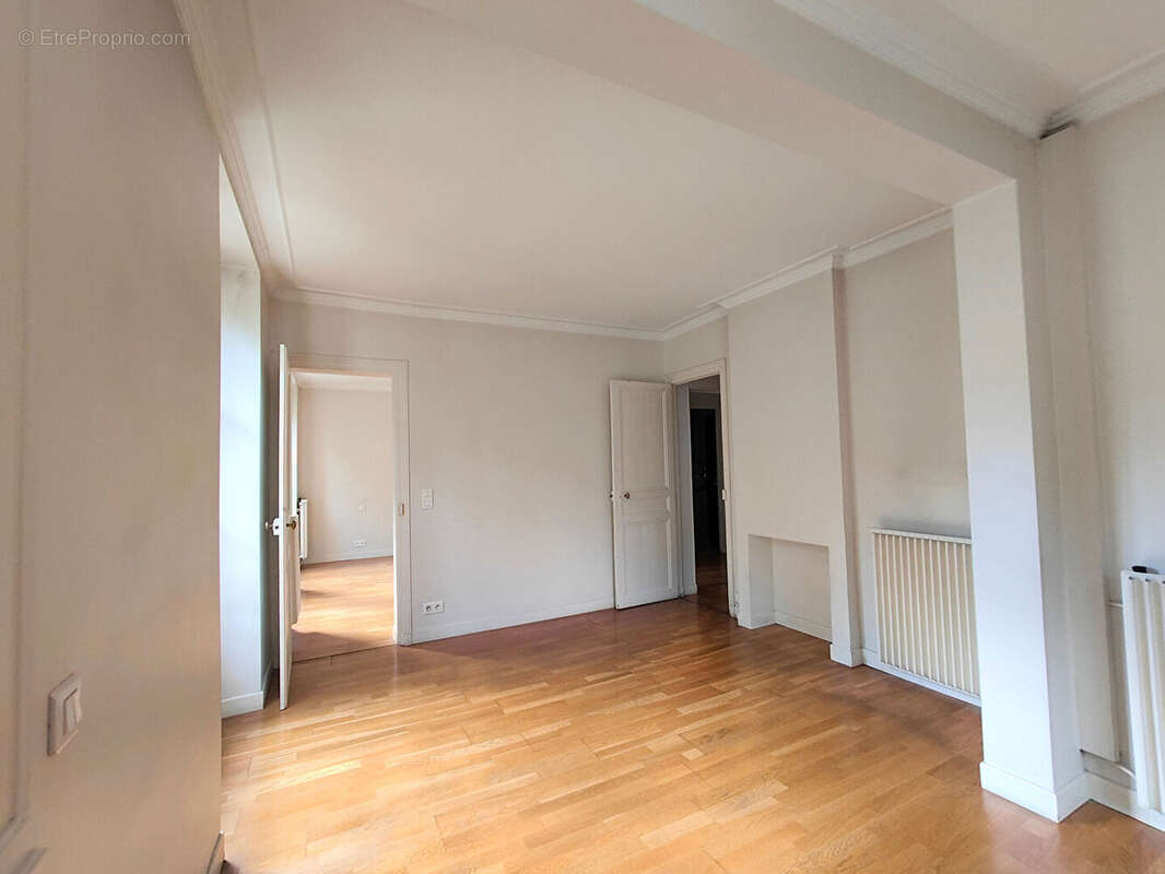 Appartement à PARIS-7E
