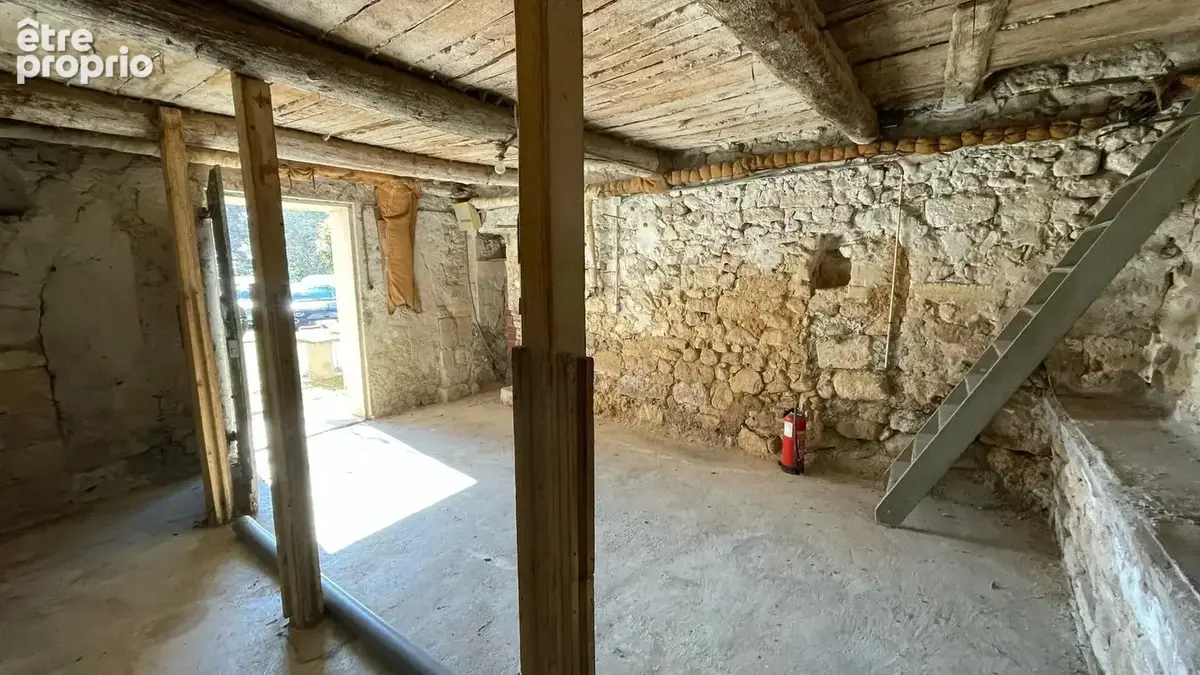 PUYRICARD - Ancien corps de ferme à rénover - photo 3