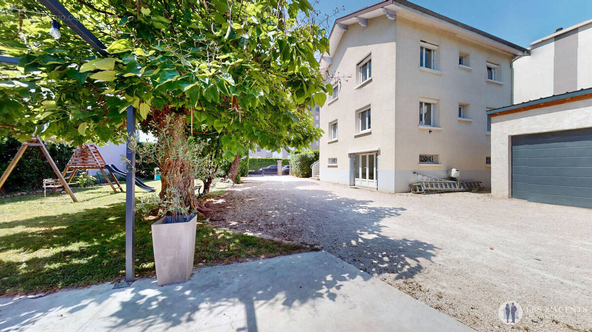 Appartement à SAINT-MARTIN-D'HERES