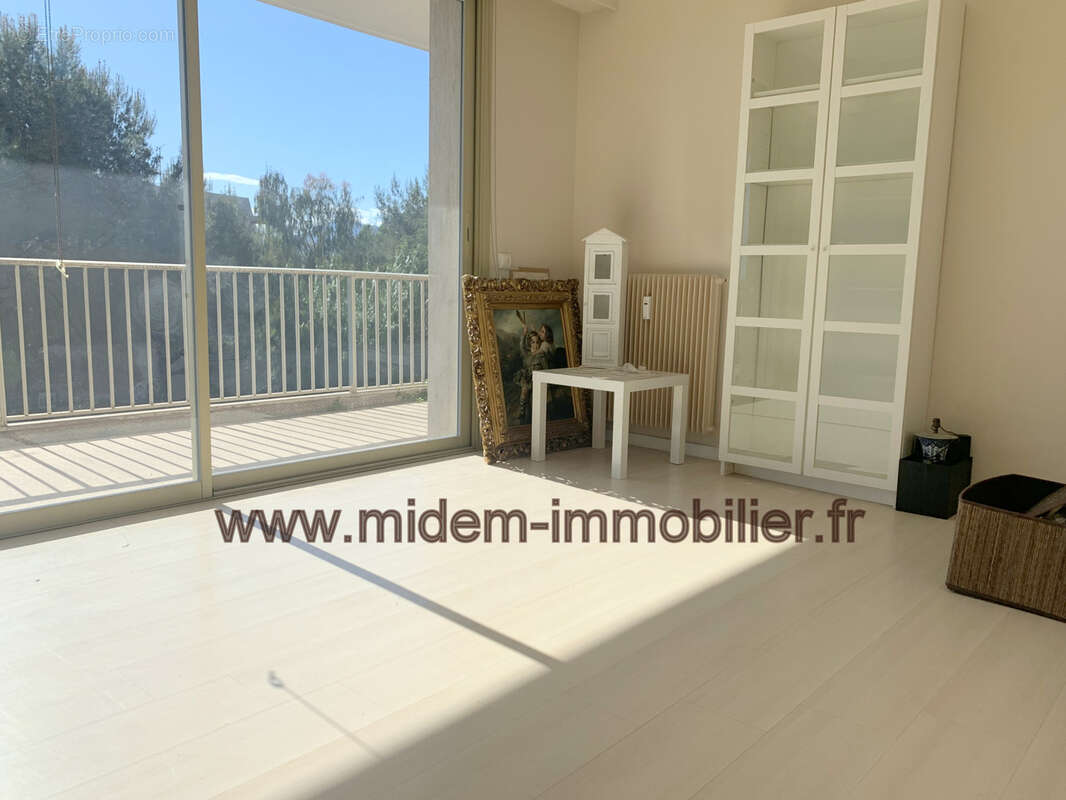 Corniche Fleurie - Dufy, 3 pièces 82 m2 + terrasse 41 m2 large vue mer, cave, possibilité garage à 405000 euro - photo 13