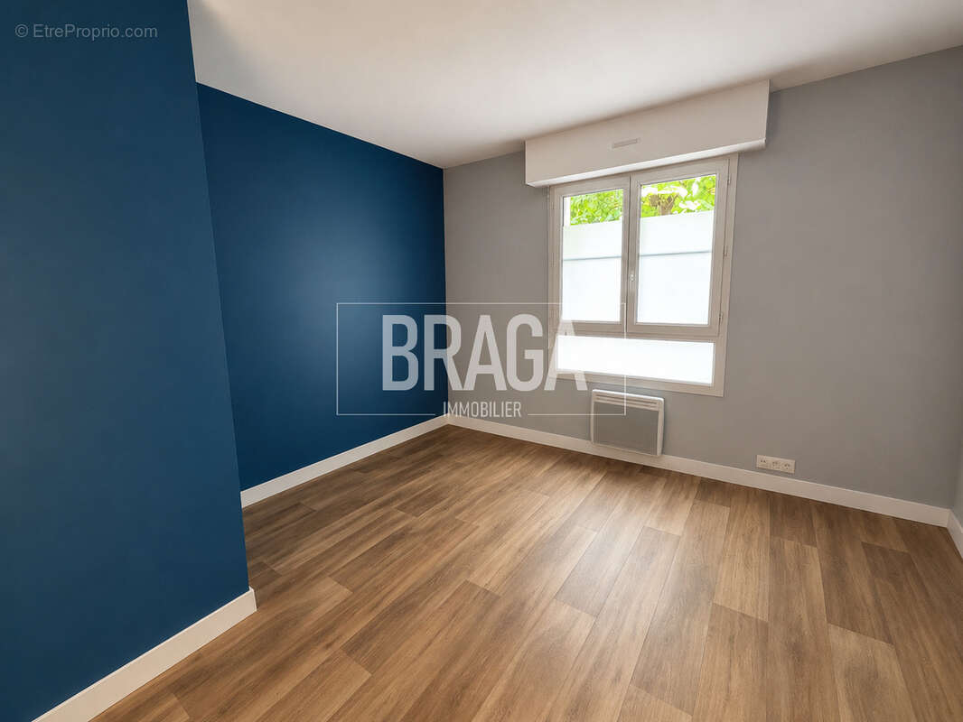 A vendre chez Braga : Appartement de 80 m2 en résidence sécurisée avec terrasses ou local profession libérale - photo 3