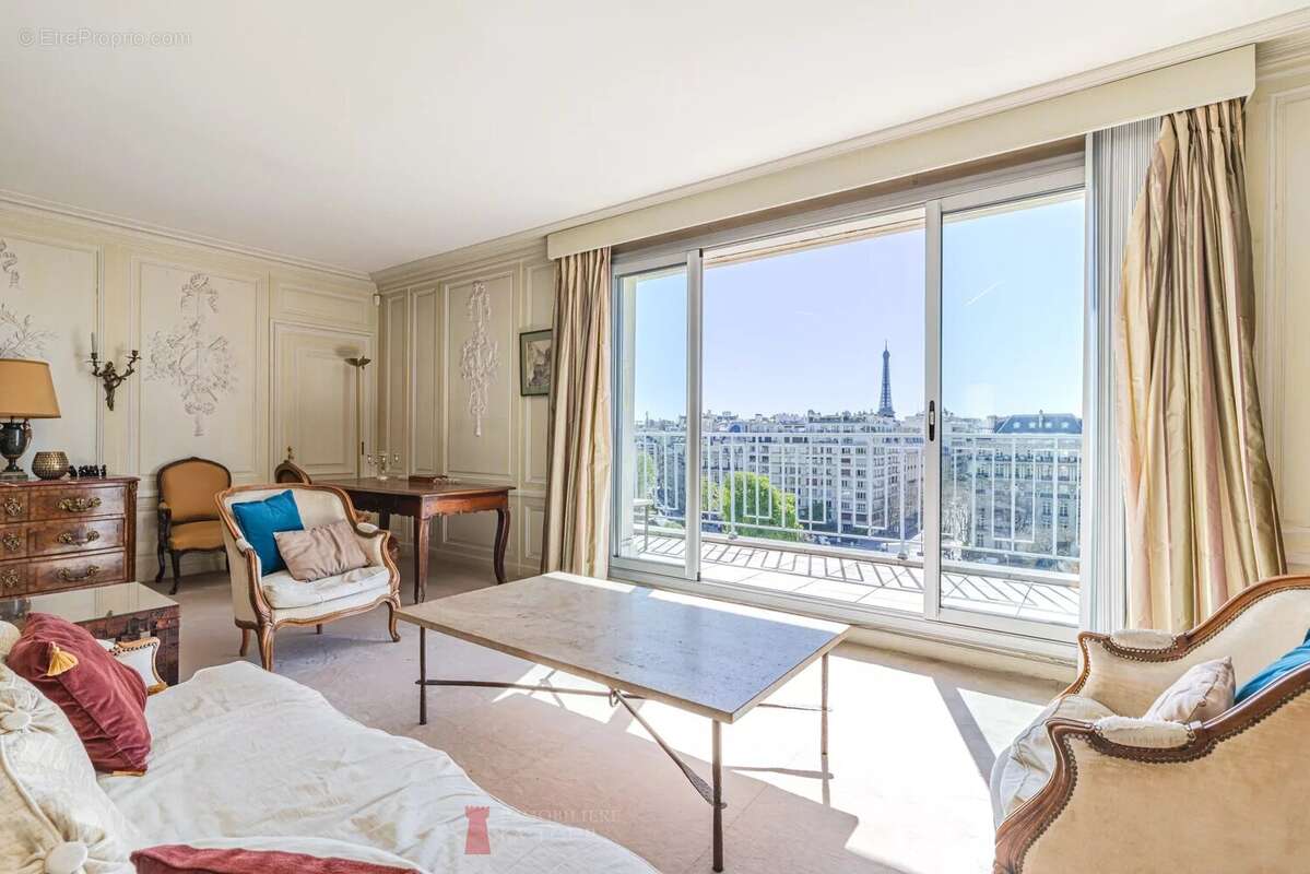 Appartement à PARIS-16E