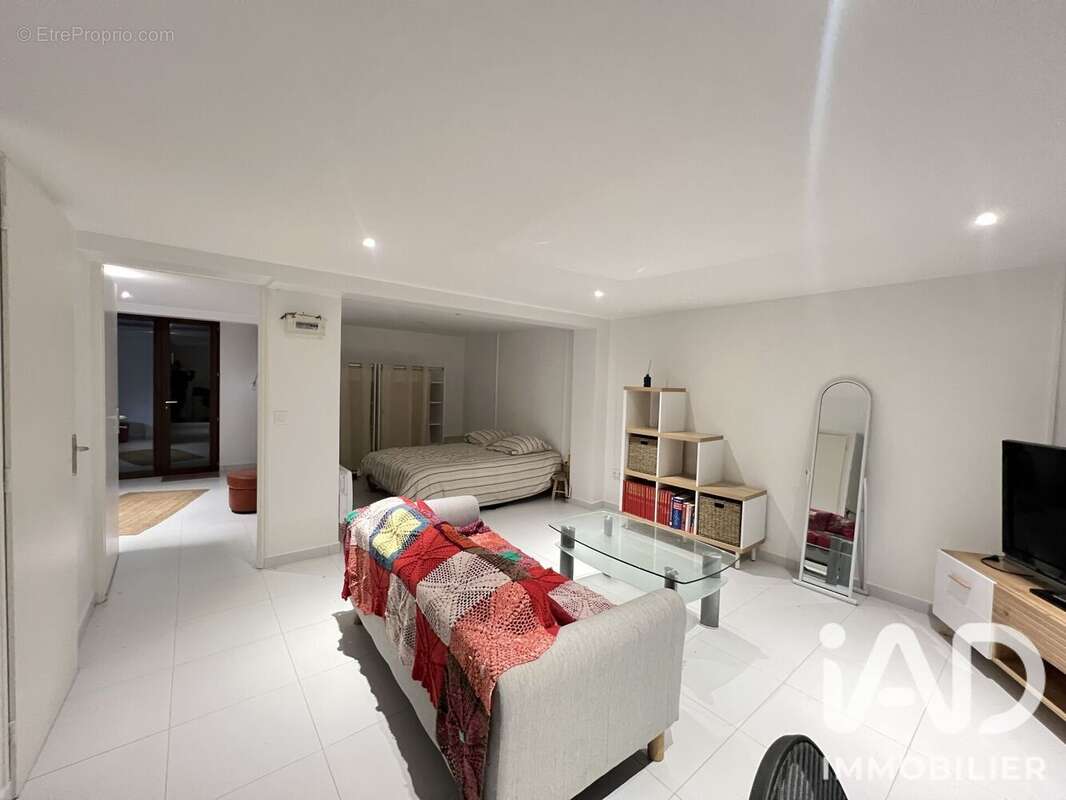 Maison 125 m² à Moneteau  - photo 2