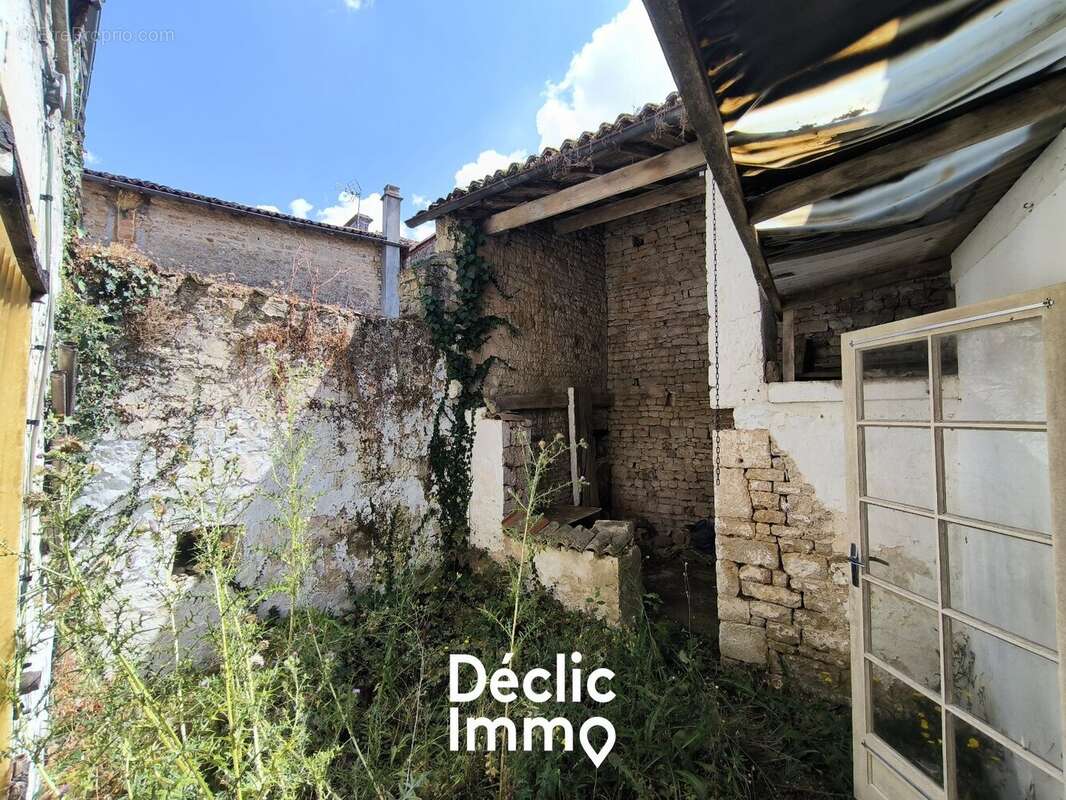 Maison a renover - photo 3