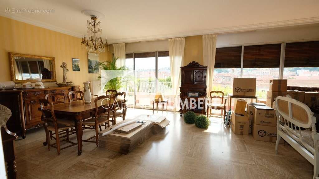 Appartement à SAINT-ETIENNE