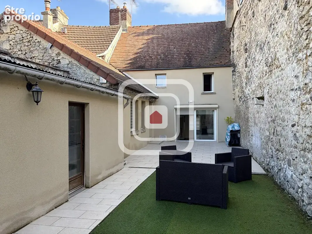 Maison de ville avec jardin, terrasse et dépendances - photo 13