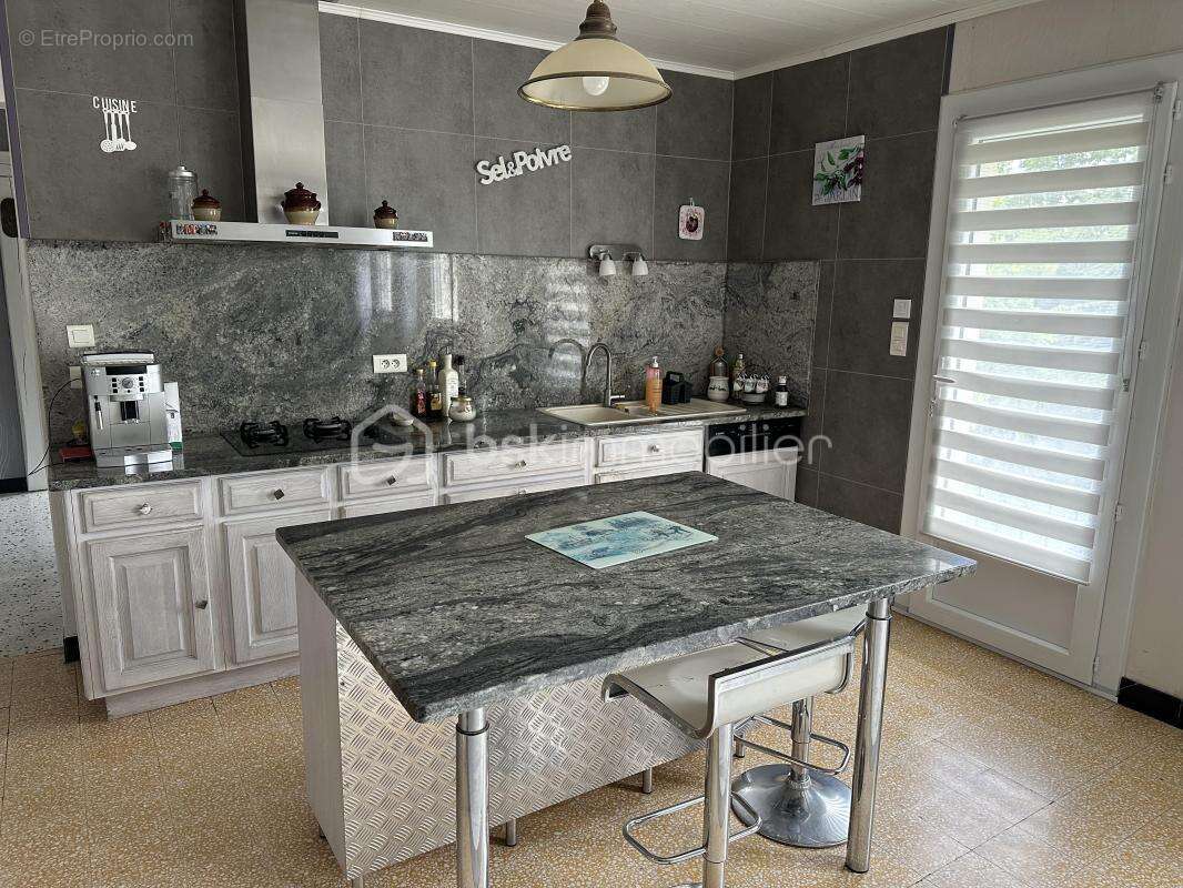 Maison à AURIAC-SUR-VENDINELLE