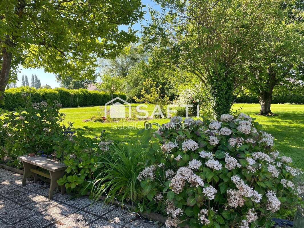 Maison 180 m² à Saint-Pierre-Du-Bosguerard  - photo 4