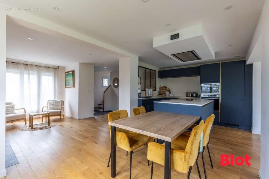 Maison à SAINT-ERBLON