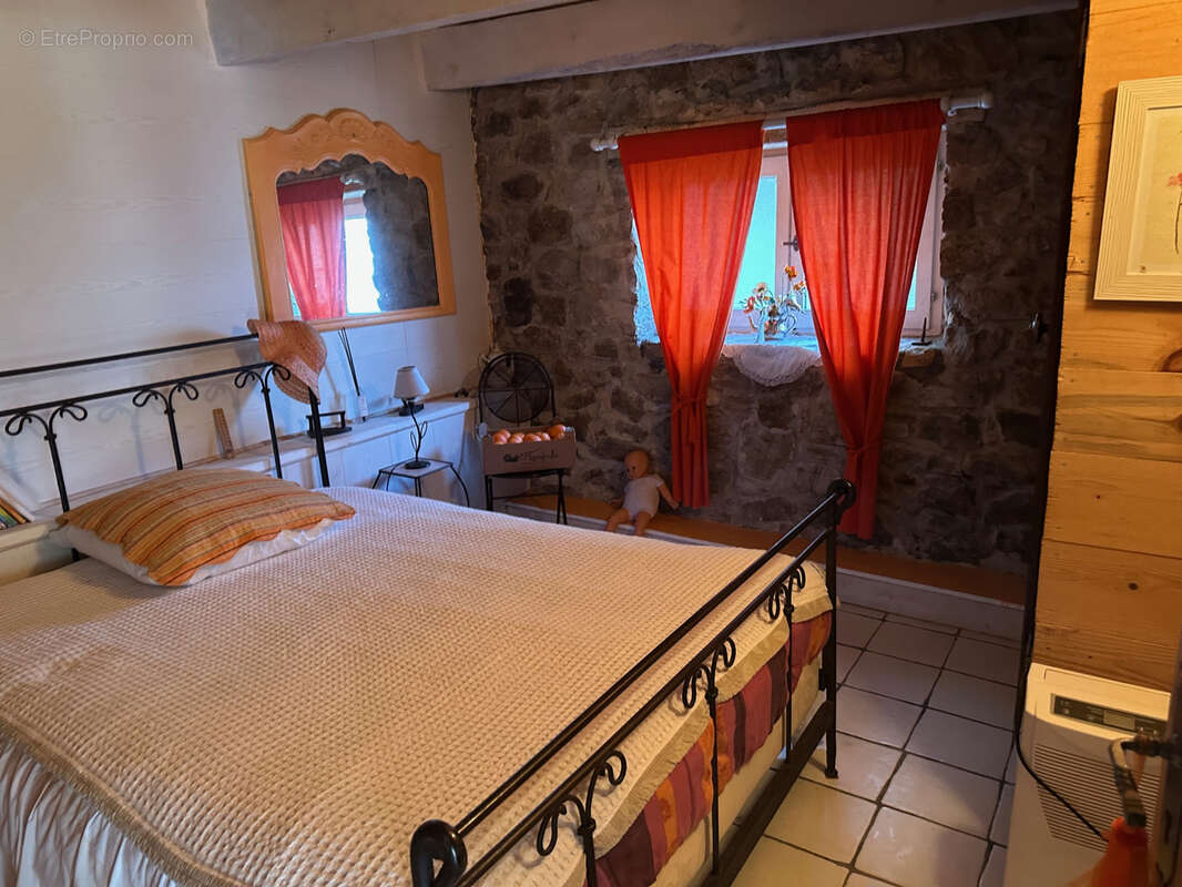 Maison à SAINT-PIERRE-SUR-DOUX