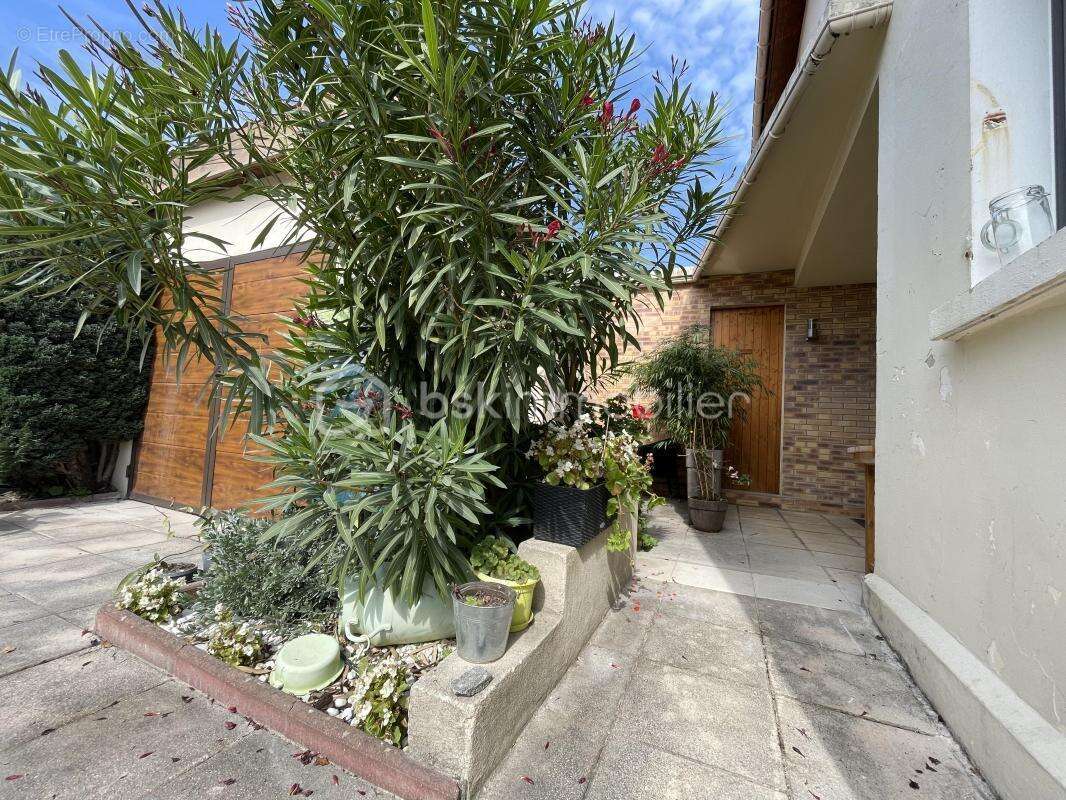 Maison à LES CLAYES-SOUS-BOIS