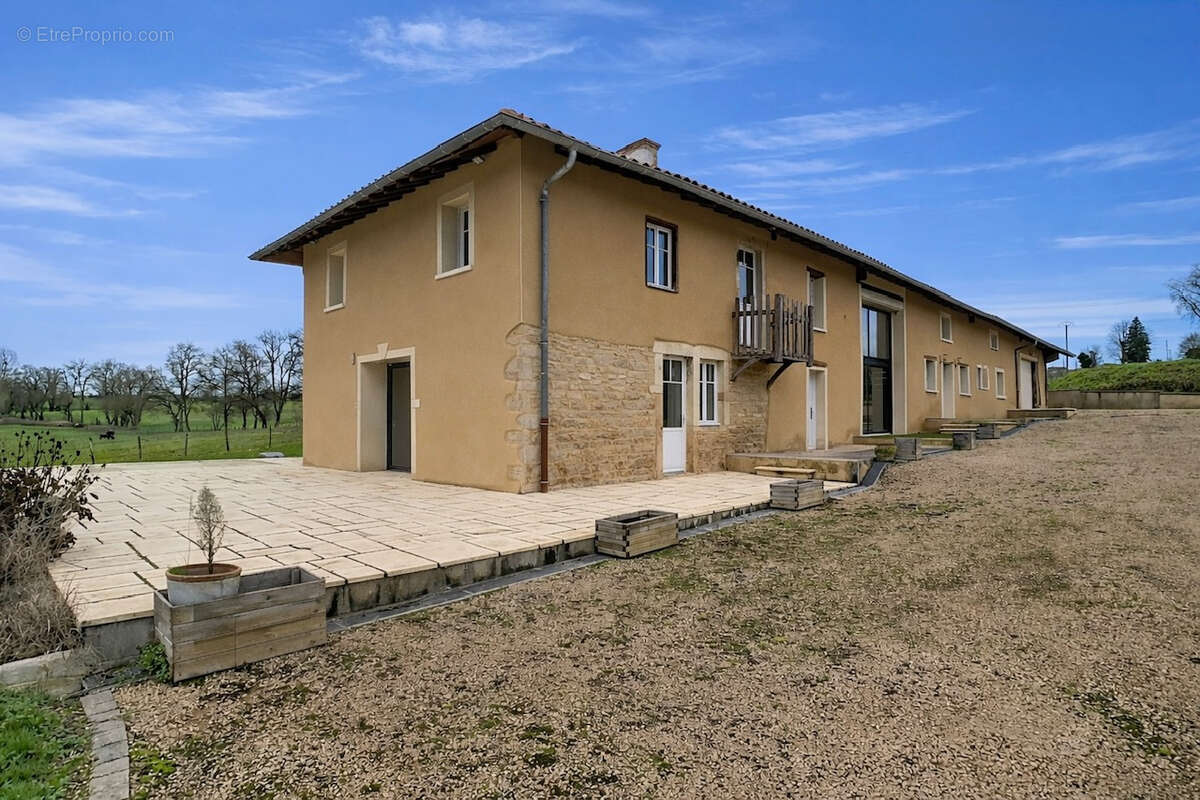 Maison à PONT-DE-VAUX