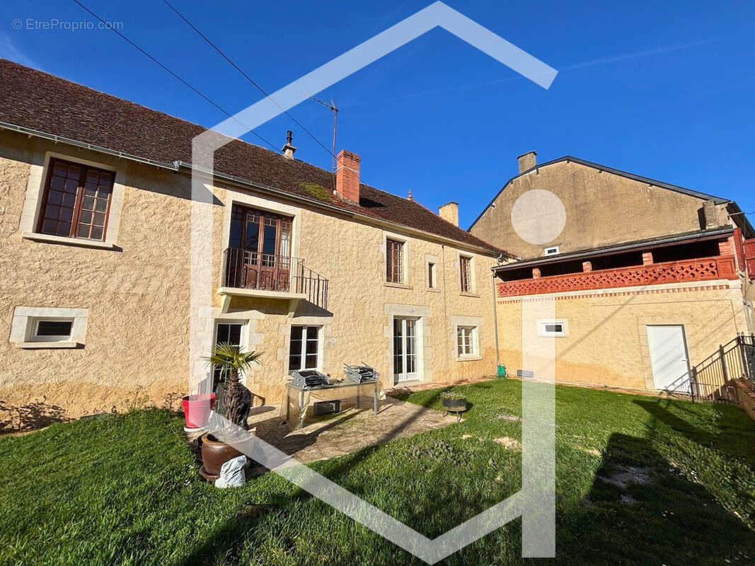 Maison à DONZY