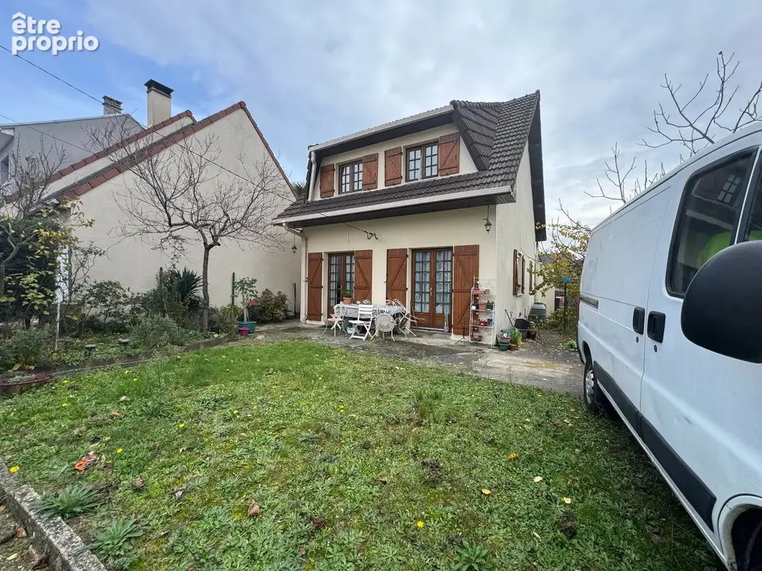 BLANC-MESNIL SUD : maison familiale avec atelier & 2 garages et plusieurs accès véhicules - photo 4