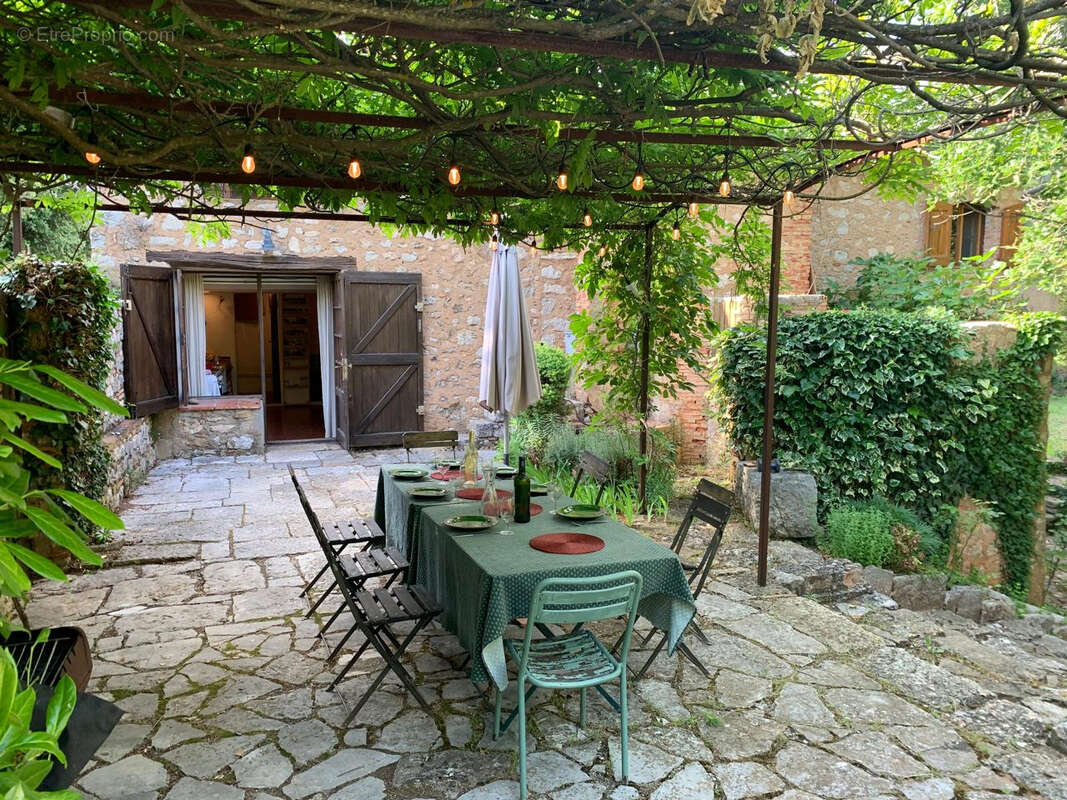 Maison à FOX-AMPHOUX