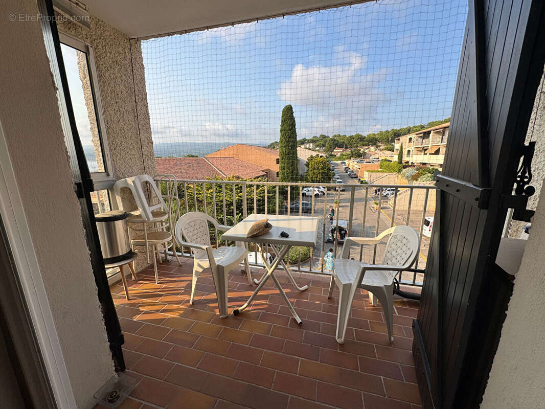 Appartement à SAINT-CYR-SUR-MER