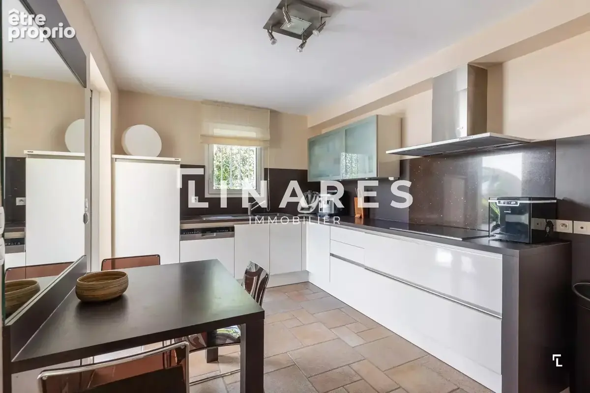 VILLA AZURA - Propriété T5 de 185m2 - Piscine - Terrain de boules - 83118 SAINT - RAPHAËL - photo 6